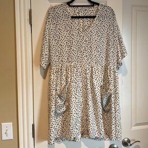 Short sleeved babydoll dress. Button up with pockets. Lined skirt.